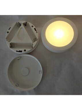 Westek Double  Pack Of Magnetic Puck Lights NO Remote Different Brightness